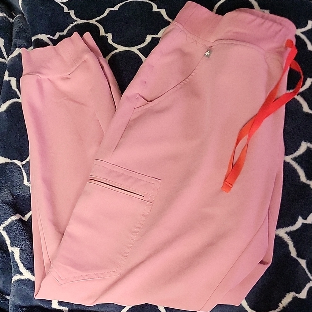 Figs Chalk Pink Scrub Pants
